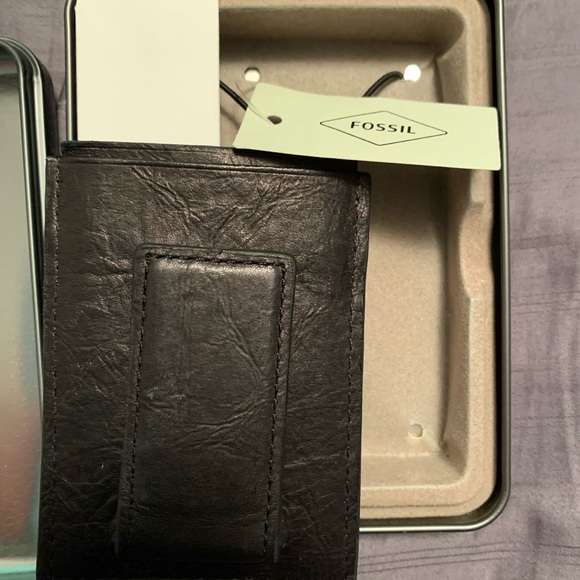 New Fossil Magnetic Card Case - Picture 3 of 5